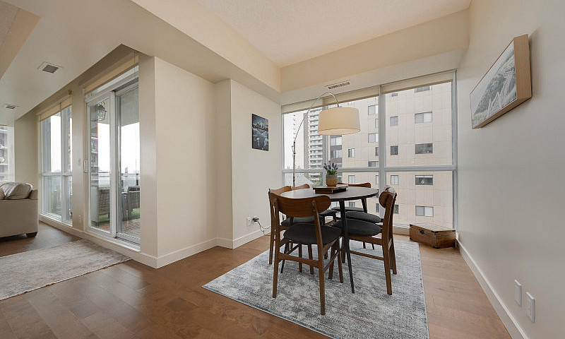 Stunning Corner Unit...