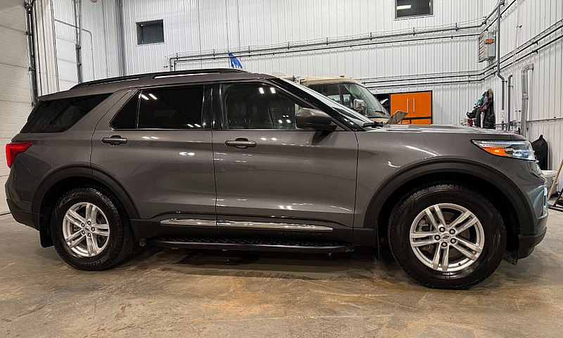 2021 Ford Explorer X...