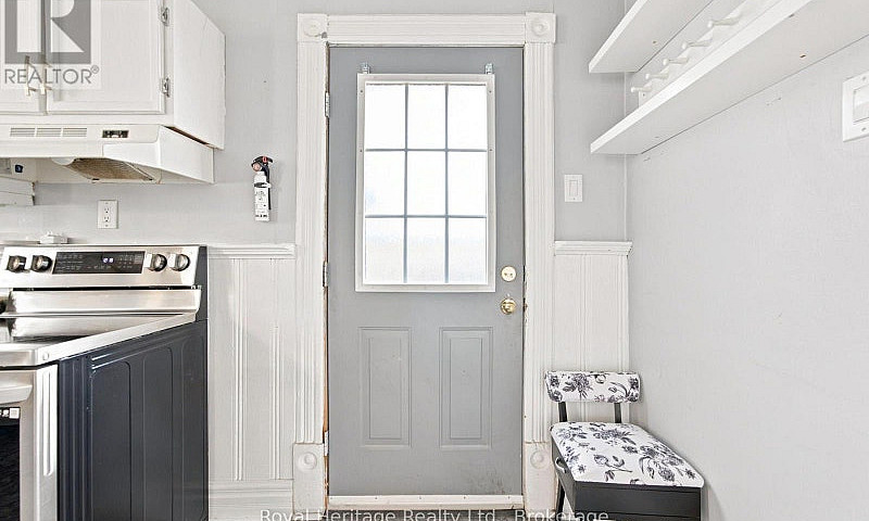 61 Lindsay Street N ...