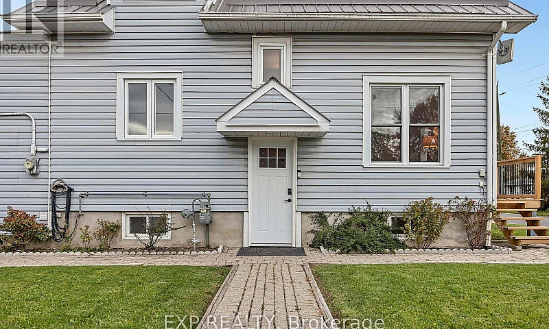 11505 Queen Street N...
