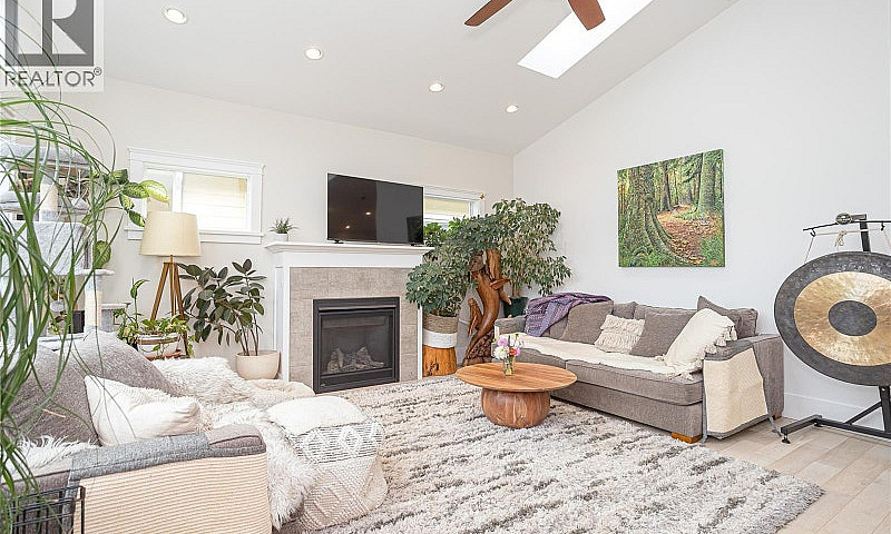 322 Edgewood Cres Du...