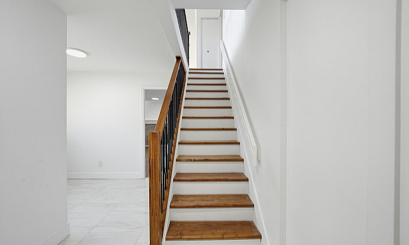 1341 Parker St White...