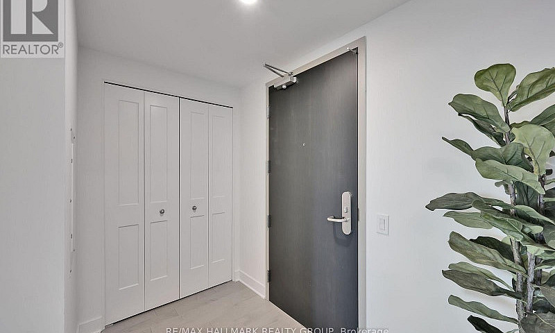 2302 - 180 George St...