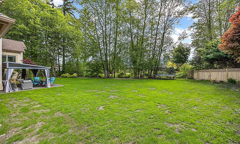 13638 23 Avenue Surr...