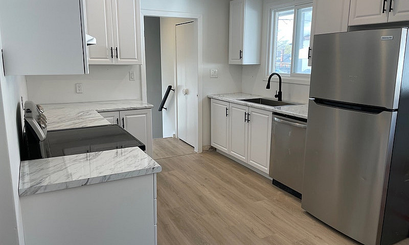 2 Bedroom Upper Leve...