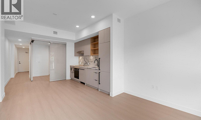2Xx 422 E 3Rd Street...