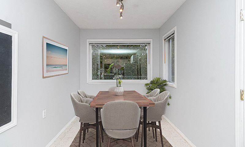 Saanich West 3-4 Bed...