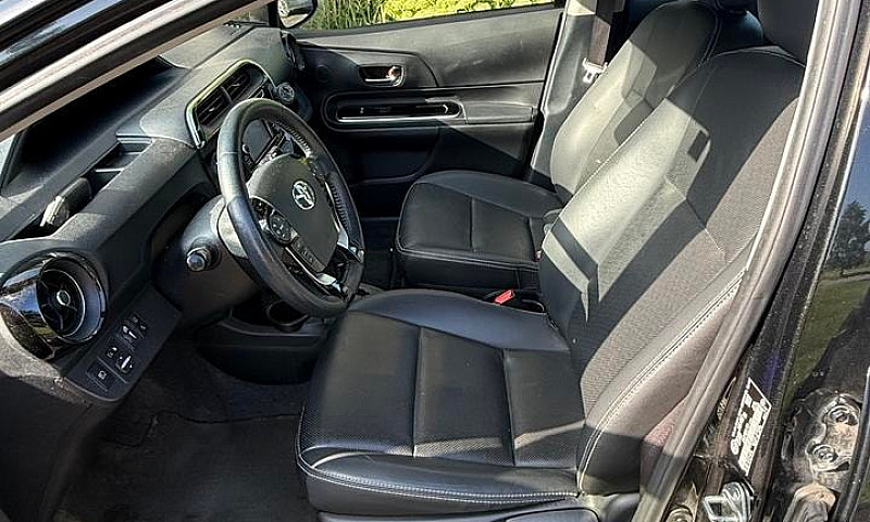 2018 Toyota Prius C ...
