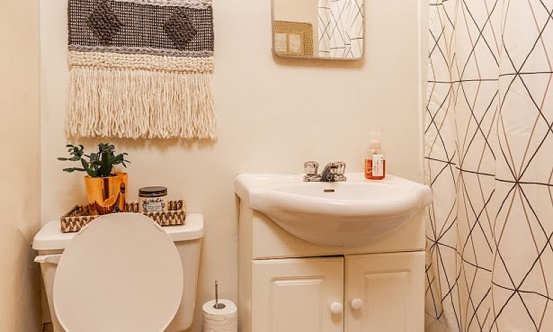 380 Maplewood- 1 Bed...