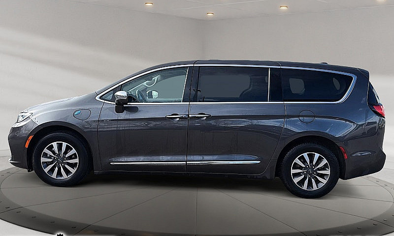 2022 Chrysler Pacifi...