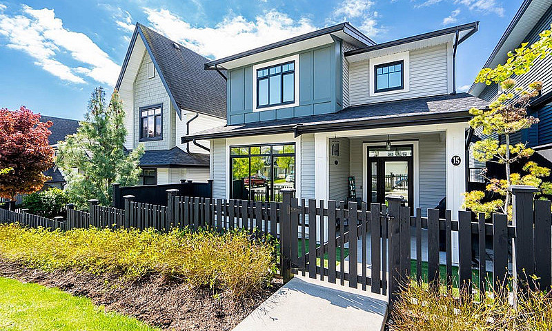 15 6897 201 Street L...