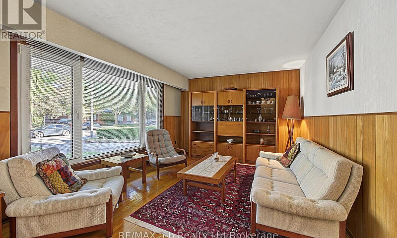 20 Pinecrest Avenue ...