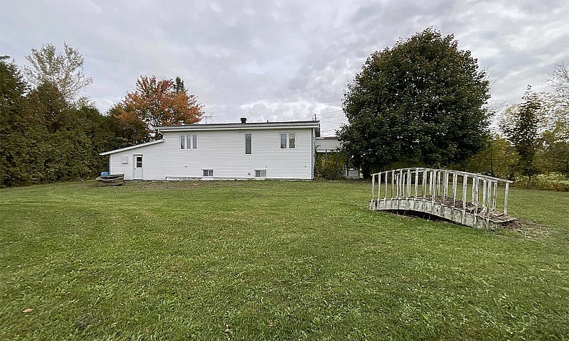 $329,000 - Split Lev...