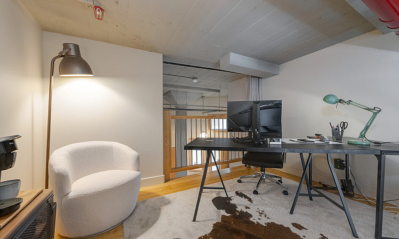 Corner Unit, New Yor...