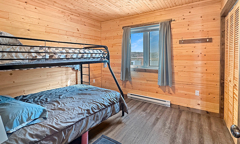 Waterfront Cabin Ret...