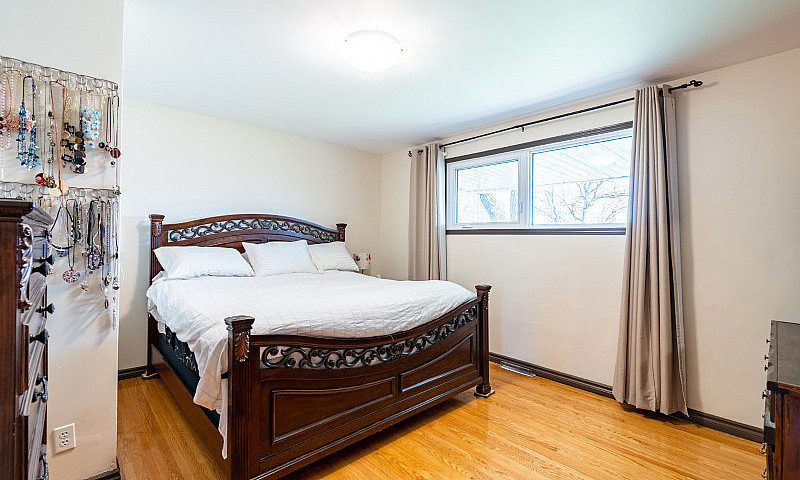 668 Dunrobin Avenue...