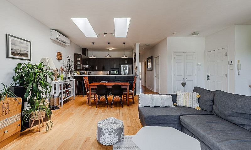 Superbe Condo Au Der...