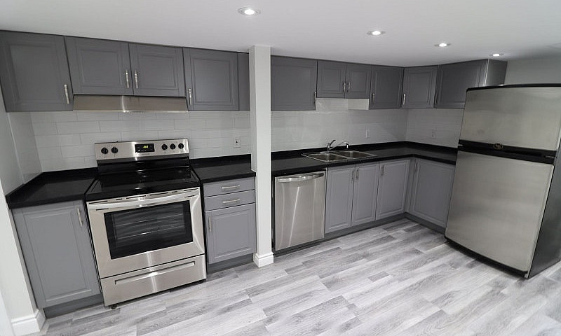 Bright 2 Bedroom Bas...