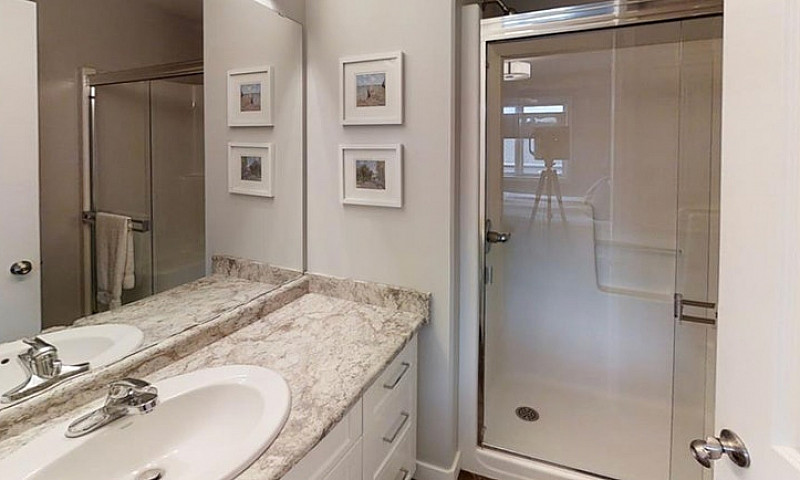 2 Bedroom 1 Bath - E...