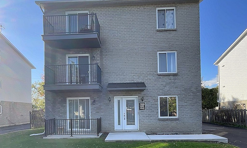 $980,000 - Triplex F...