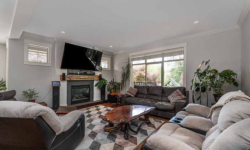 1 3008 Ash Street Ab...