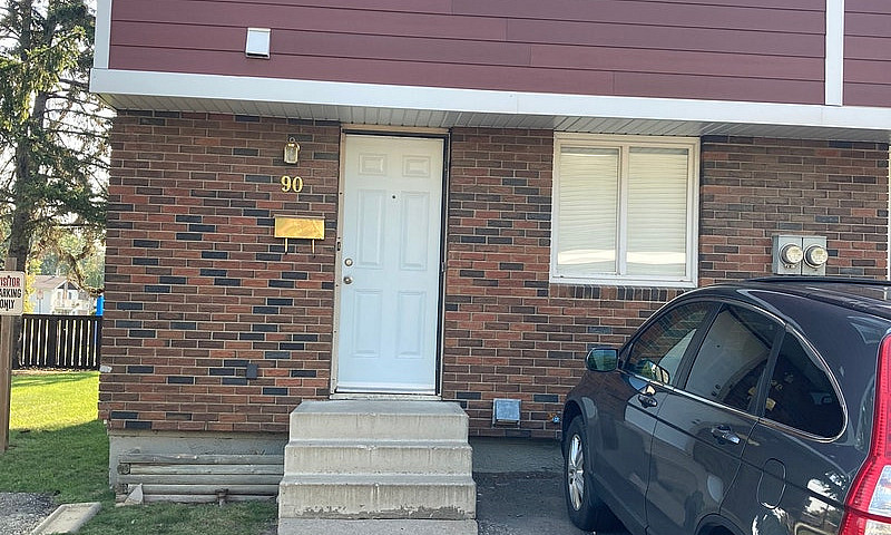 3 Bedroom Townhouse!...