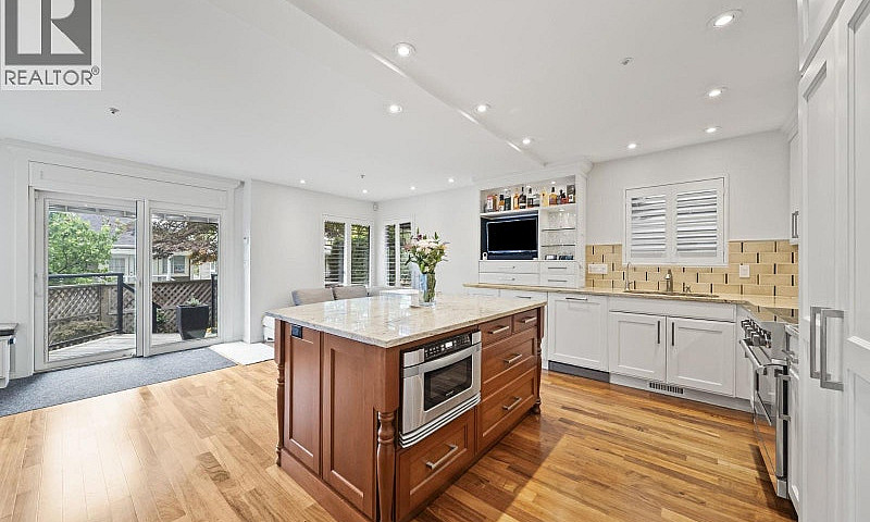 2408 Se Marine Drive...