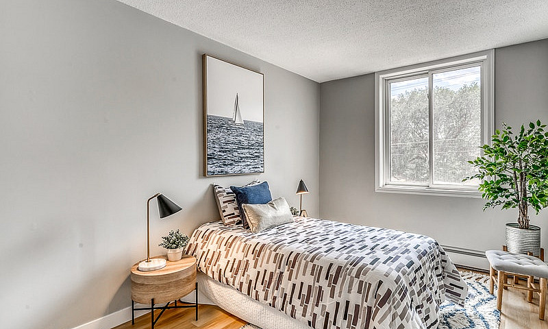 Garneau Place - 1 Be...