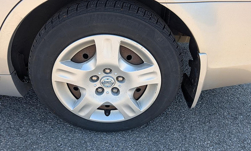 2003 Nissan Altima 4...