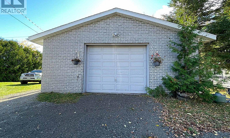 401 Lakeview Avenue ...