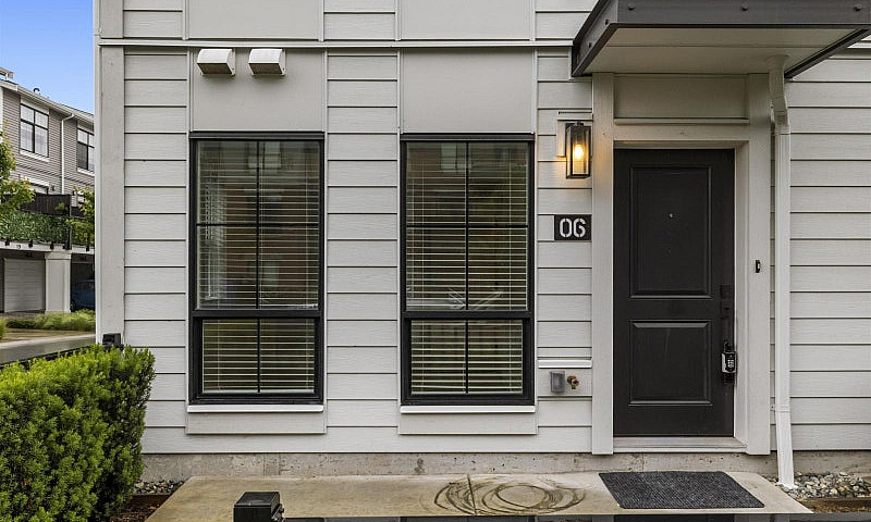 6 2774 Montrose Aven...