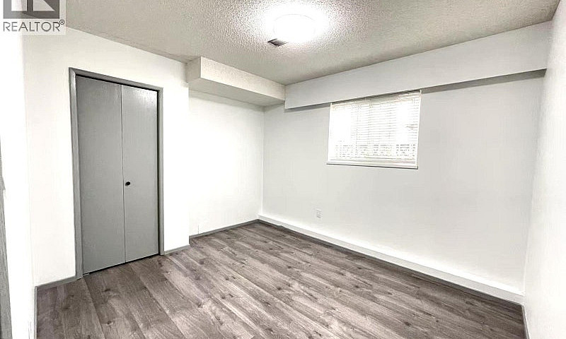 33 W Woodstock Avenu...
