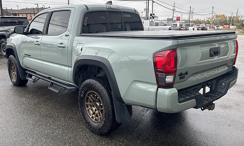 2022 Toyota Tacoma O...