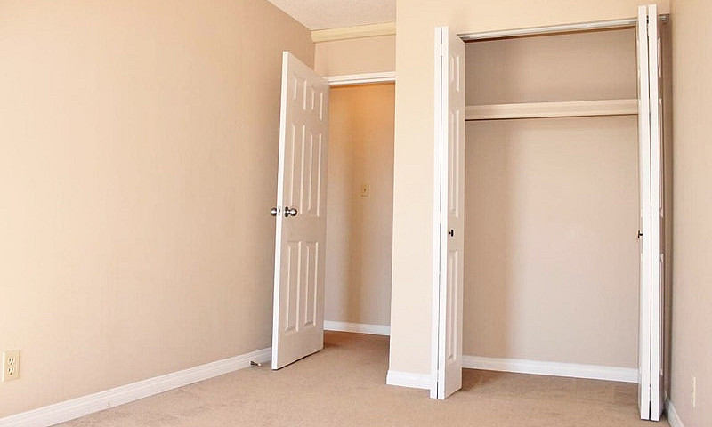 Lanky Court Apartmen...