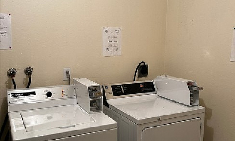 1 Bedroom 1 Bath - S...