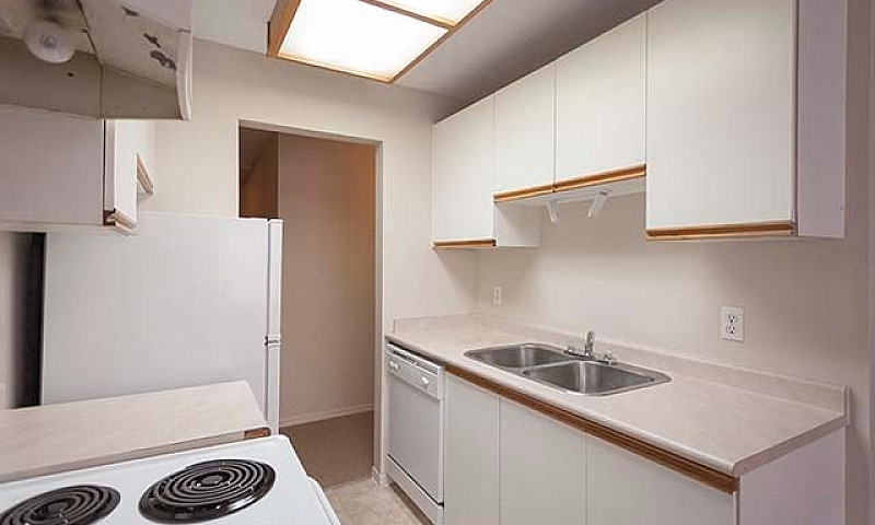 Park Astoria Apartme...