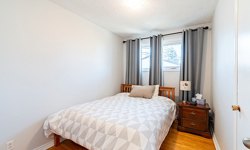 668 Dunrobin Avenue...