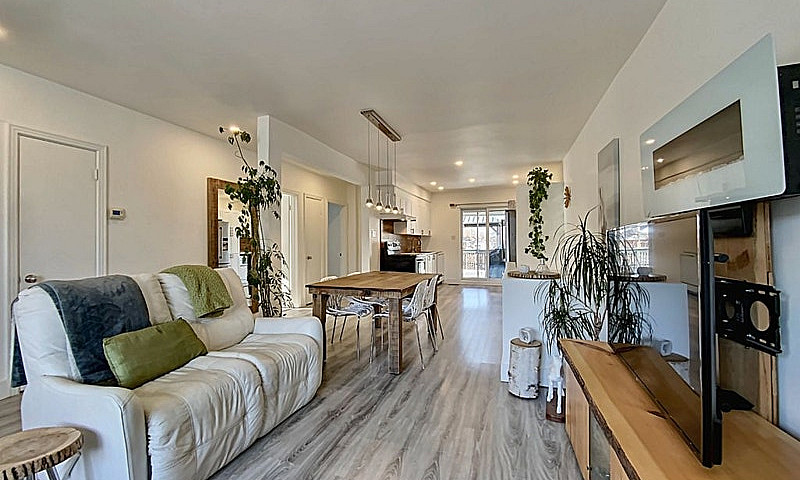 $579,000 - Semi-Deta...