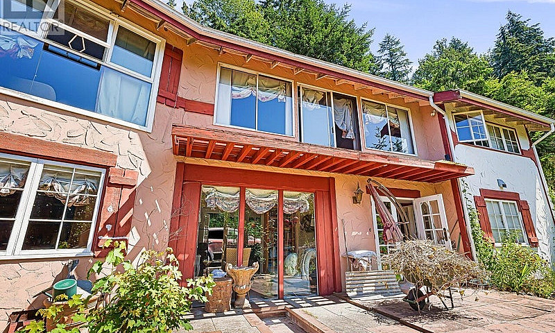 35 Lions Bay Avenue ...