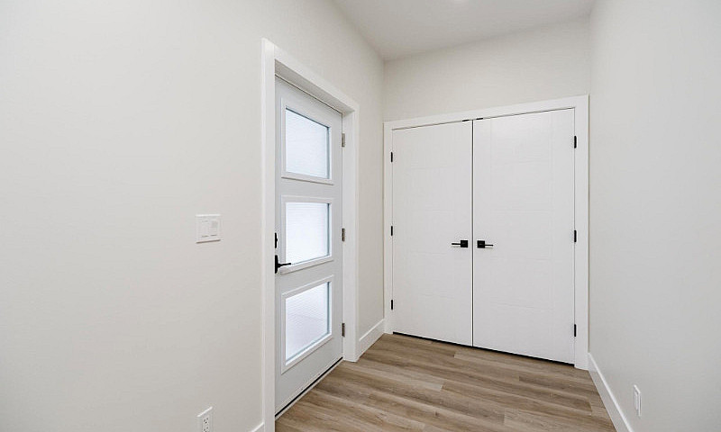 Brand New Home W/Leg...