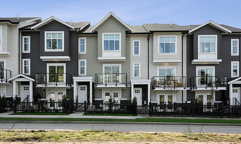 44 7716 207 Street L...