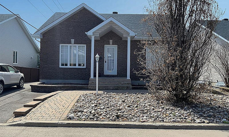 $549,999 - Bungalow ...