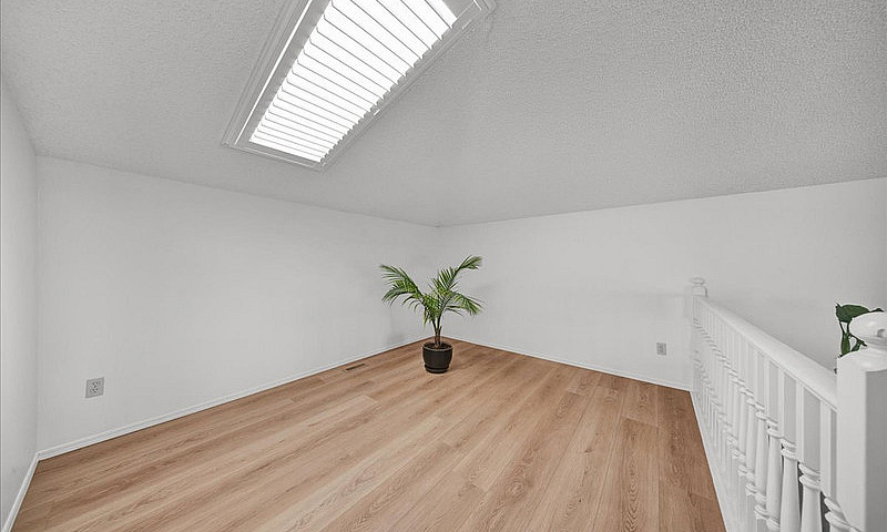 Full Renovated Townh...