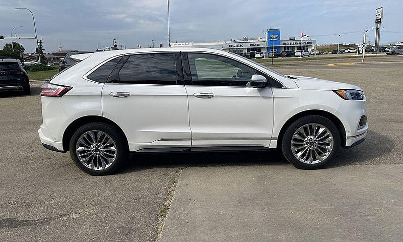 2022 Ford Edge Titan...