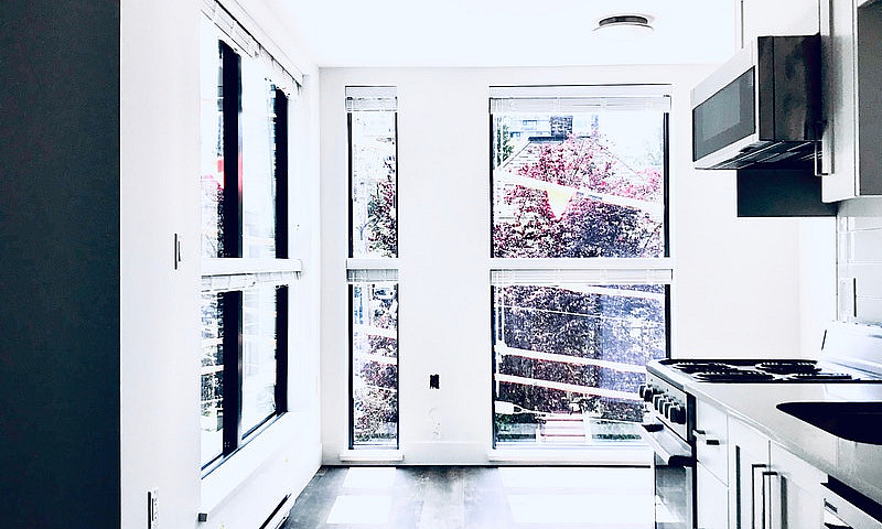 Sleek Modern 1-Bed W...