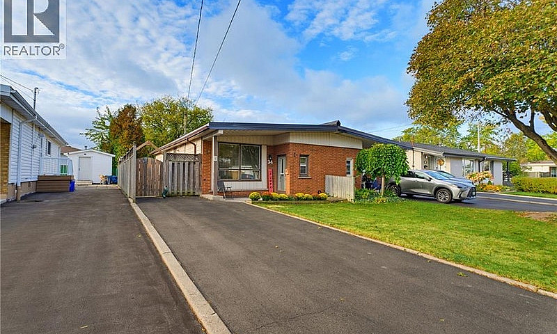 34 Fielding Crescent...
