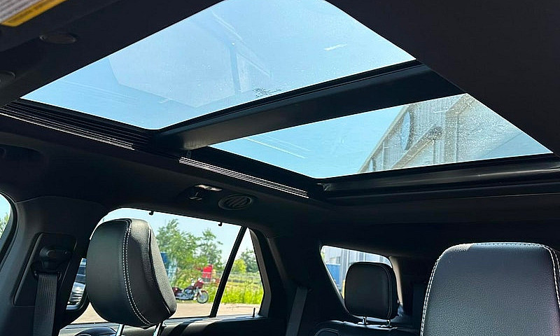 2022 Ford Explorer S...