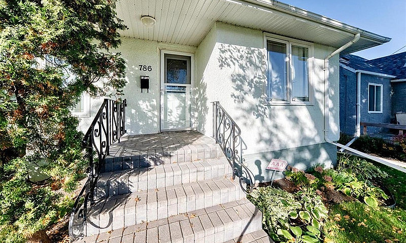 786 Clifton Street W...