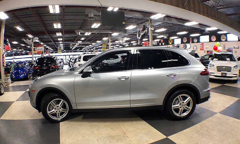 2017 Porsche Cayenne...