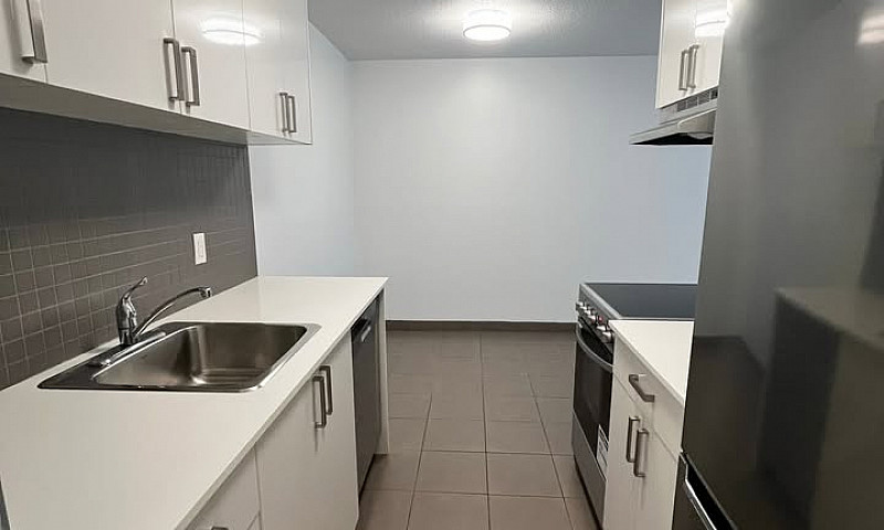 102-1190 West 10Th A...